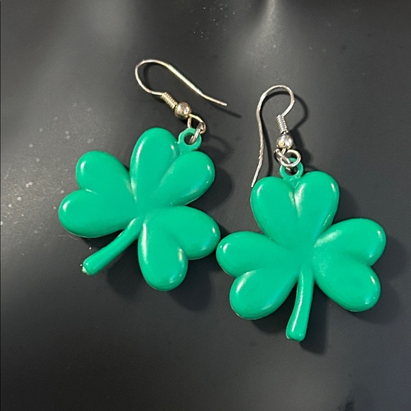 Jewelry - Green Clover Earrings